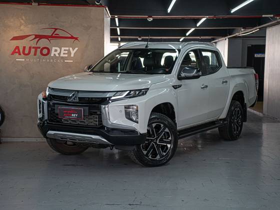 MITSUBISHI L200 TRITON 2.4 16V TURBO DIESEL SPORT HPE-S CD 4P 4X4 AUTOMÁTICO